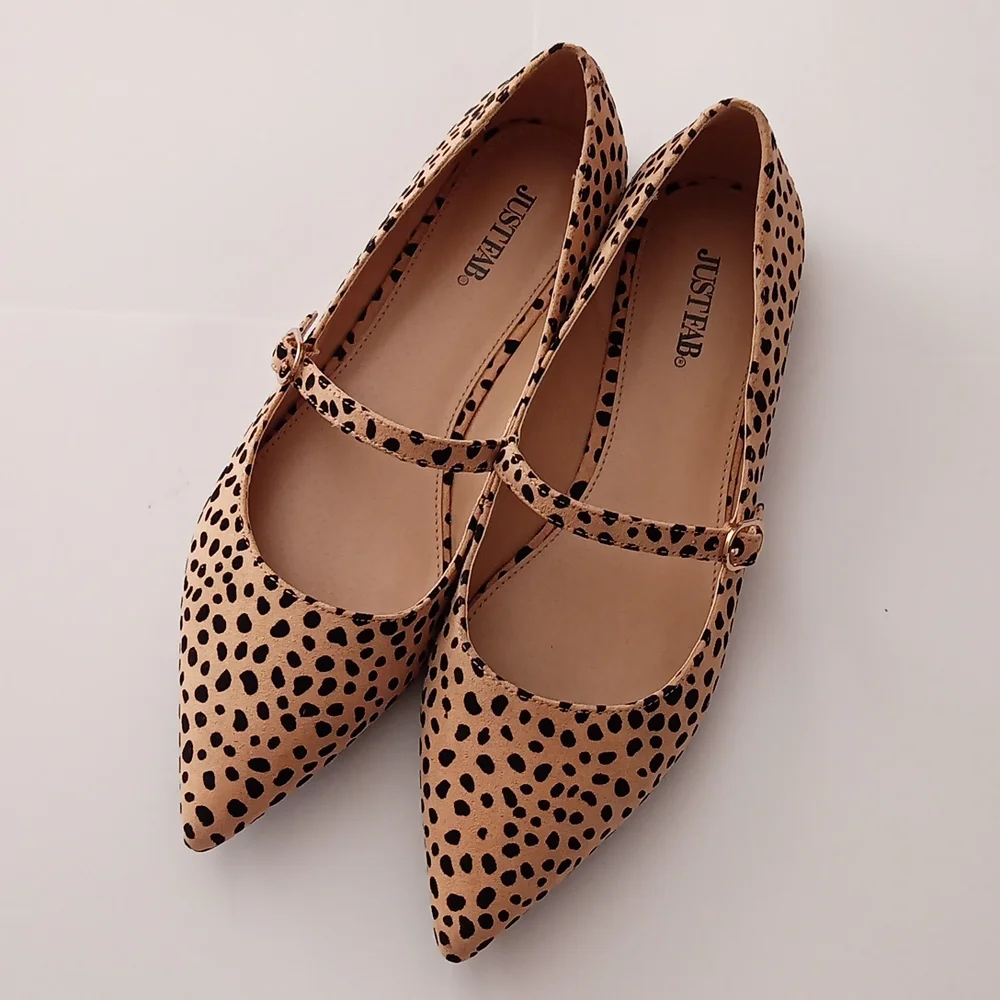 KAELLYN ANIMAL PRINT FLATS - Picture 1 of 5